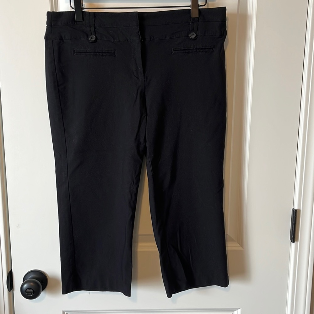 Black capris!